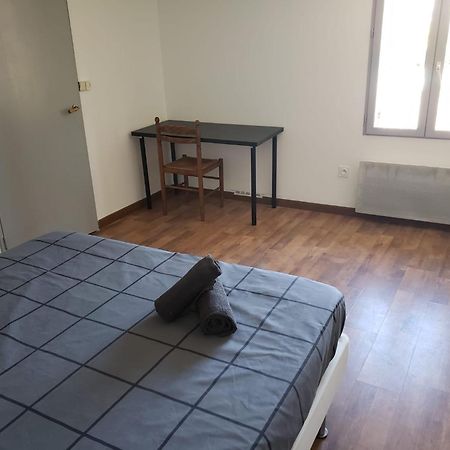 Chambres Meublees Et Spacieuses LʼIsle-Jourdain Kamer foto