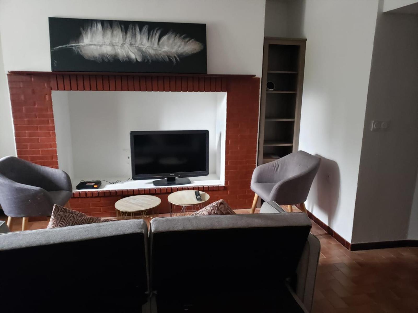 Chambres Meublees Et Spacieuses LʼIsle-Jourdain Buitenkant foto